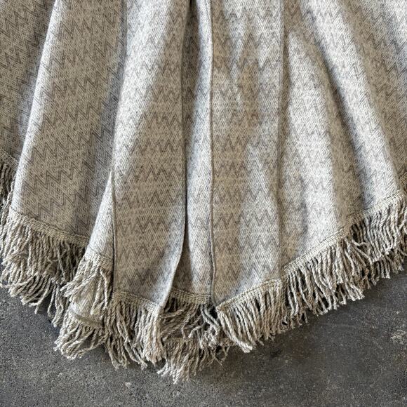 Confecciones Artilana Wool Button Front Cape Womens Tan Woven Poncho - Picture 3 of 6